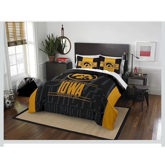 Iowa Hawkeyes NCAA Modern Take Full/Queen Comforter Set 3pc Set - Picture 1 of 8